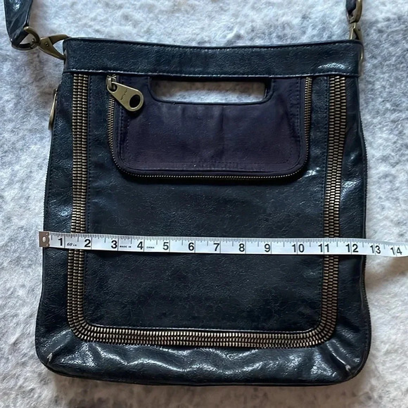 Vintage Matt & Nat Crossbody Purse - Picture 7 of 16